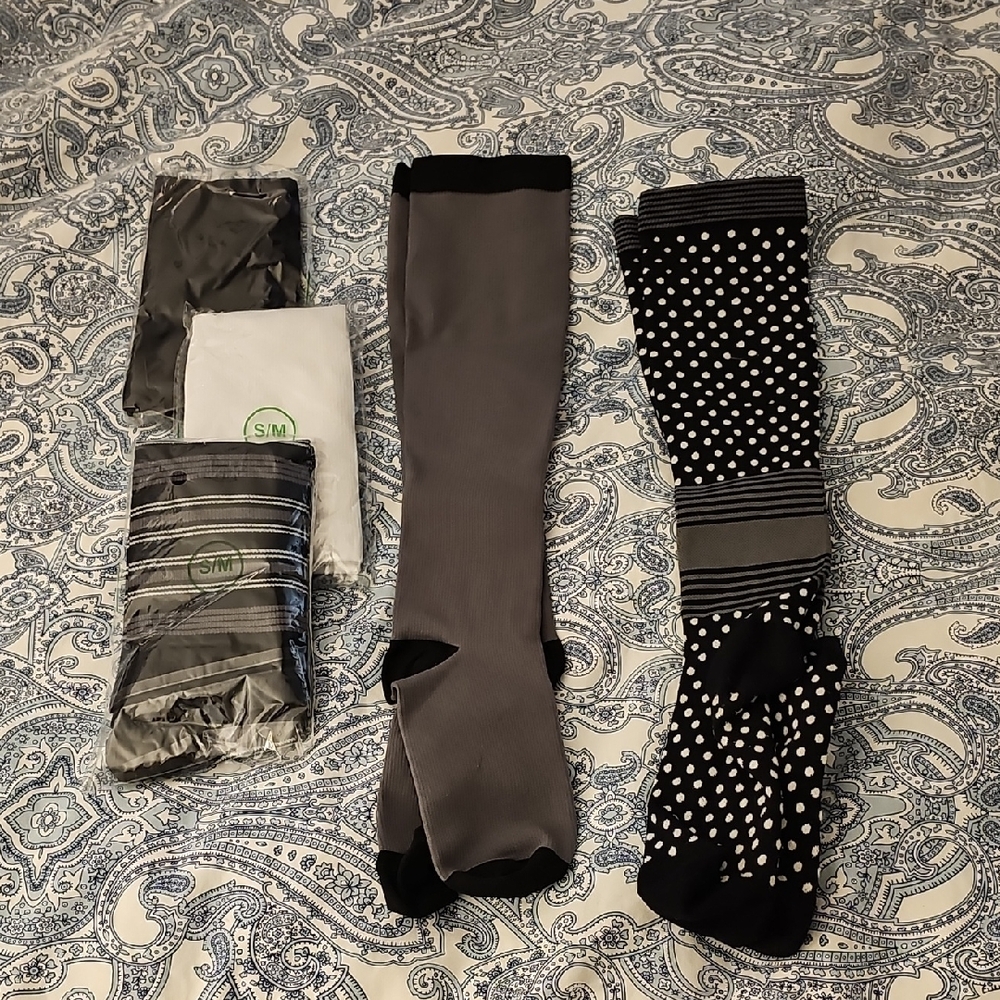 3-NEW Compression Socks Bundle of 5. Ladies Size S/M